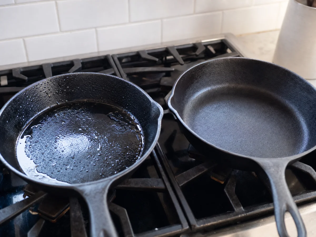 how to season a cast iron skillet with coconut oil
